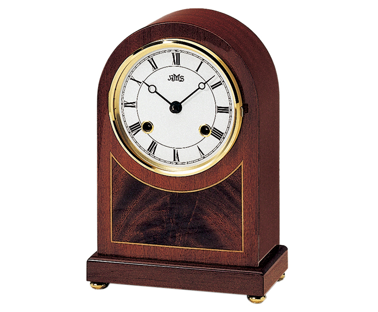 上質感があふれる、クラシックな機械式置き時計。欧州古典的なスタイル